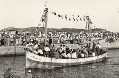 Gabicce Mare estate del 1958 - Foto ricordo dell'equipaggio sul motopeschereccio San Giorgio in occasione della Festa del Mare.