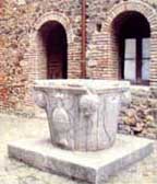 Pozzo decorato di Montefiore Conca