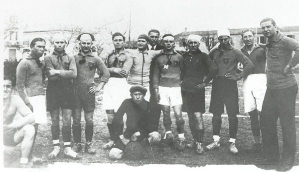 Cattolica, 1929 - Squadra “Robur”, fotoricordo al campo De Nicolò (area giardini del Municipio)